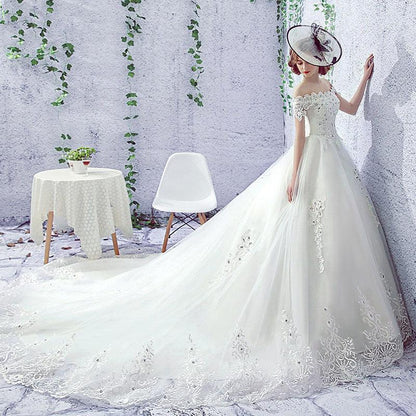 Absolutely Stunning Wedding Dress Detailed Shoulder Covering & Trailing French Veil Hepburn Style